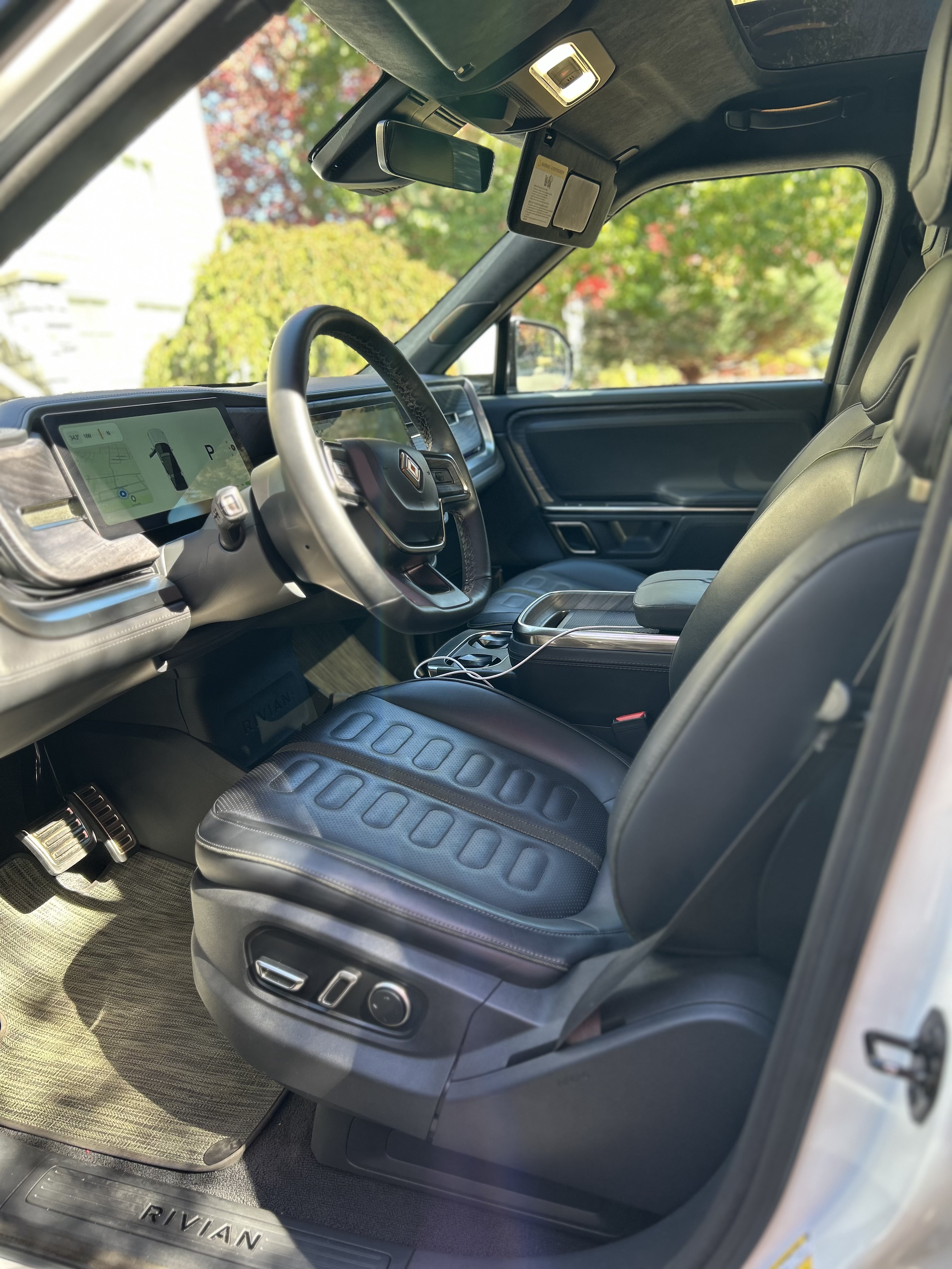Used 2024 Rivian R1S Adventure Dual AWD/4WD image 5