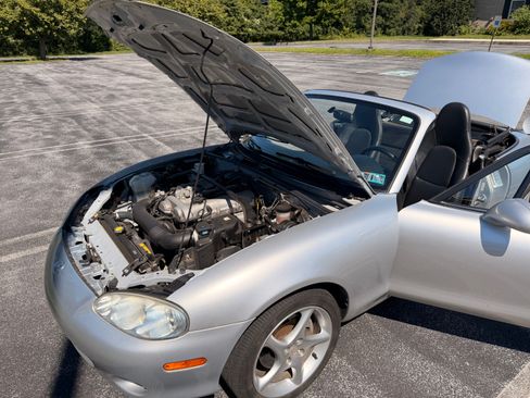 Used 2003 MAZDA MX-5 Miata LS RWD image 13