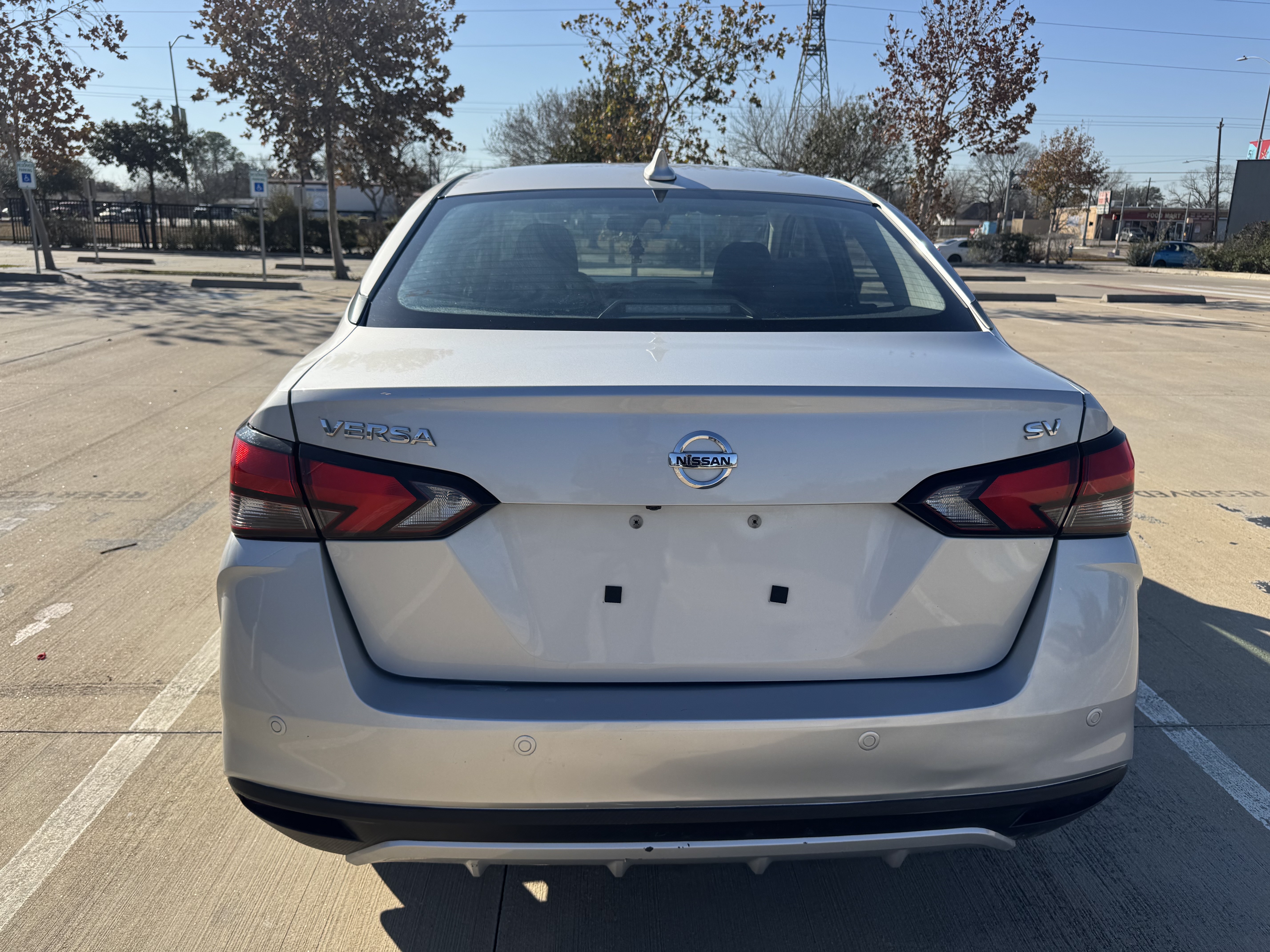 Used 2021 Nissan Versa SV FWD image 9