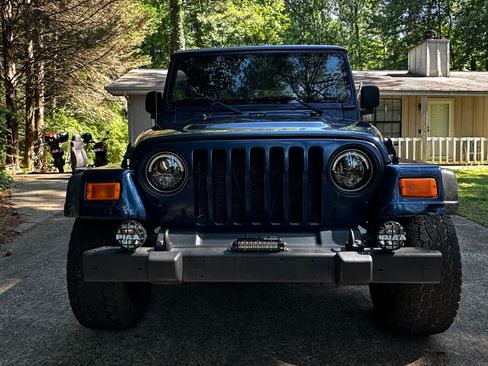 Used 2005 Jeep Wrangler Unlimited w/ Security Group AWD/4WD image 6