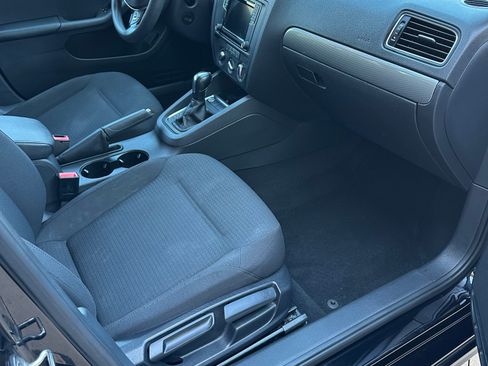 Used 2016 Volkswagen Jetta SE FWD image 4