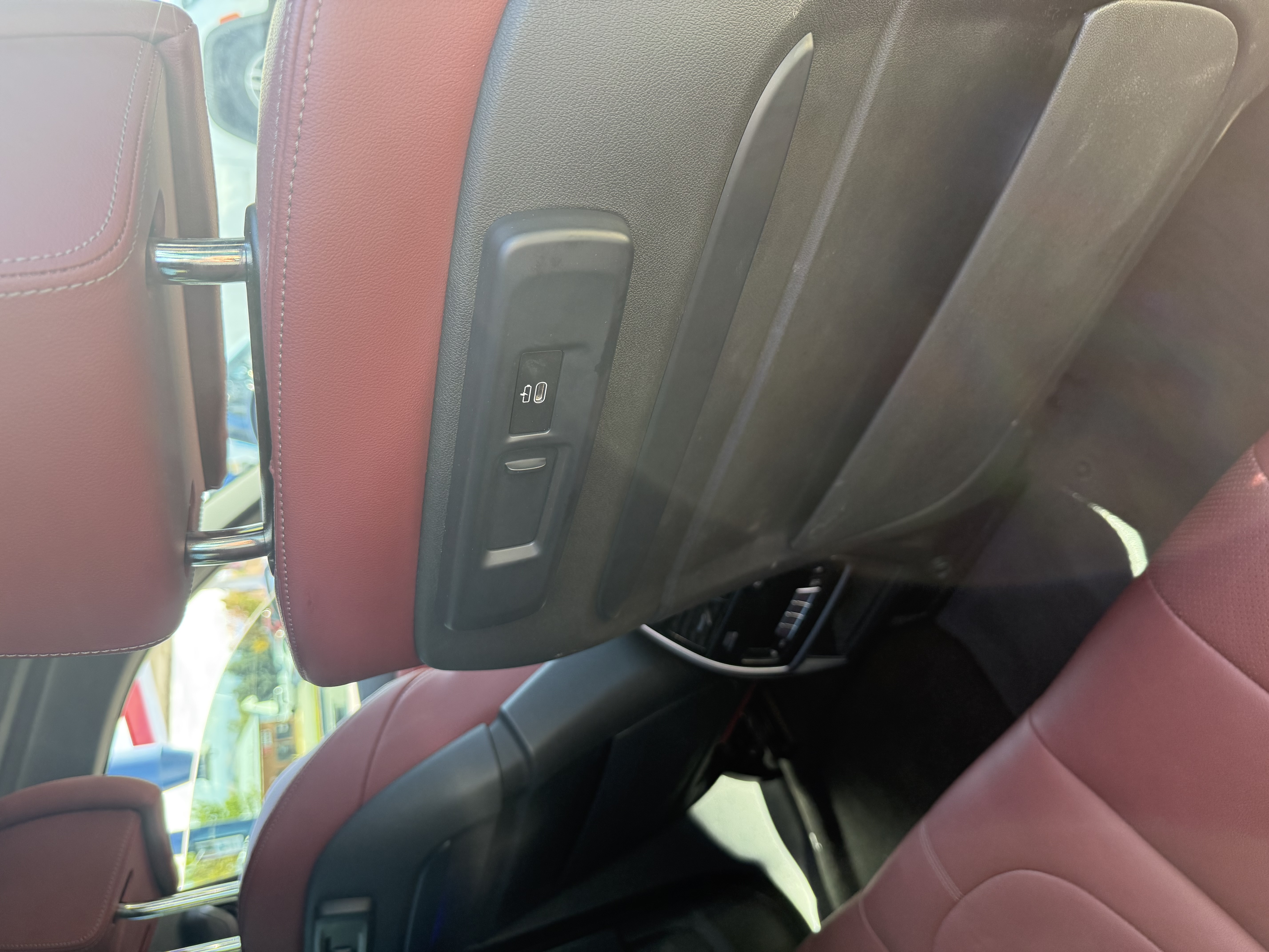 Used 2022 BMW X6 xDrive40i w/ Executive Package AWD/4WD image 18