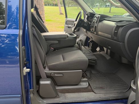 Used 2013 Chevrolet Silverado 2500 LT w/ Interior Plus Package AWD/4WD image 8