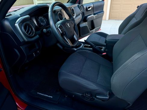 Used 2017 Toyota Tacoma TRD Sport w/ Tow Package image 12