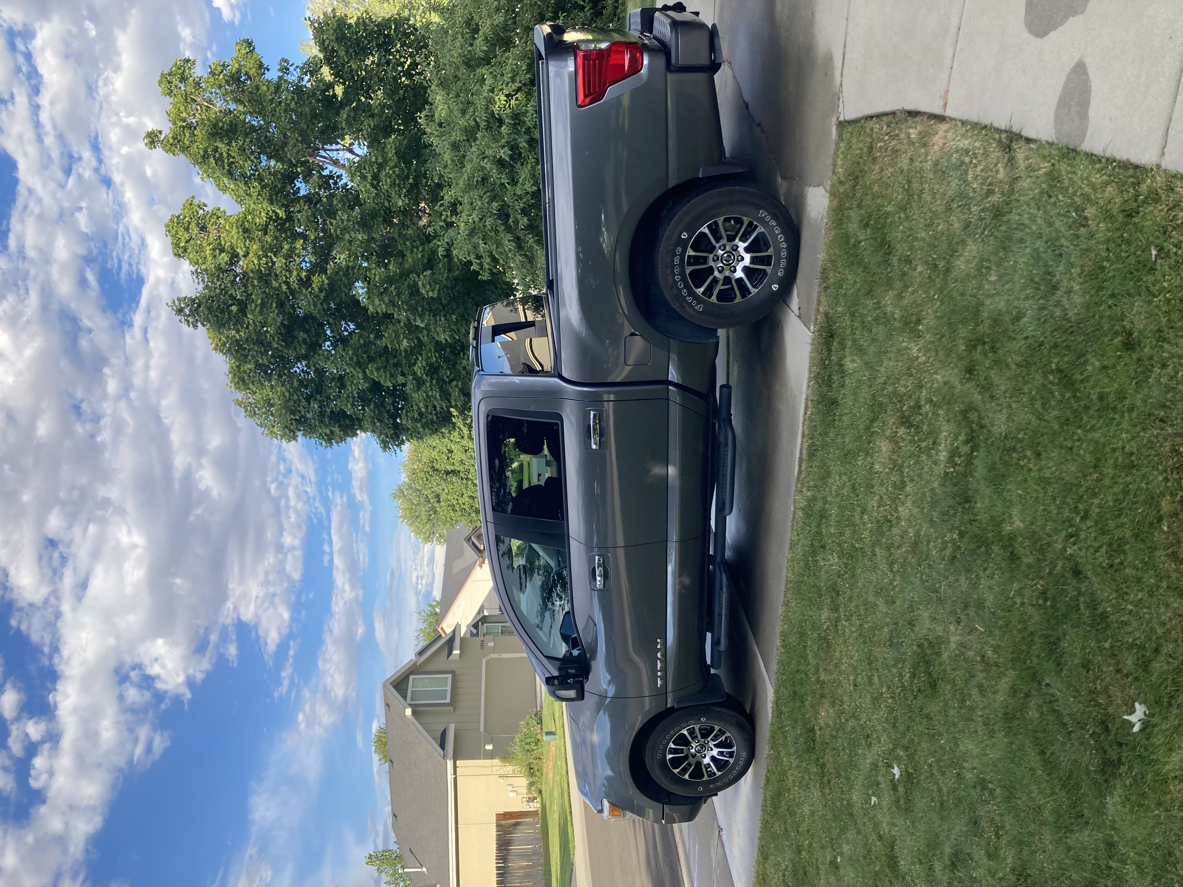 Used 2021 Nissan Titan SV w/ SV Convenience Package RWD image 11
