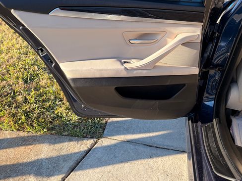 Used 2011 BMW 550i xDrive Sedan image 6