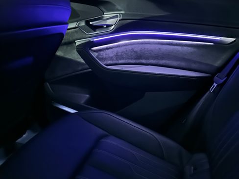 Used 2021 Audi e-tron Prestige w/ Prestige Package image 30