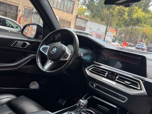 Used 2019 BMW X5 xDrive50i w/ M Sport Package image 17