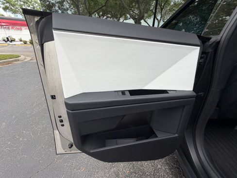 Used 2024 Tesla Cybertruck AWD Crew Cab image 20