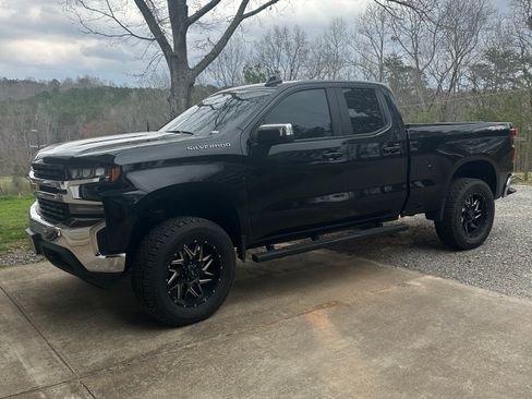 Used 2020 Chevrolet Silverado 1500 LT w/ Trailering Package image 1