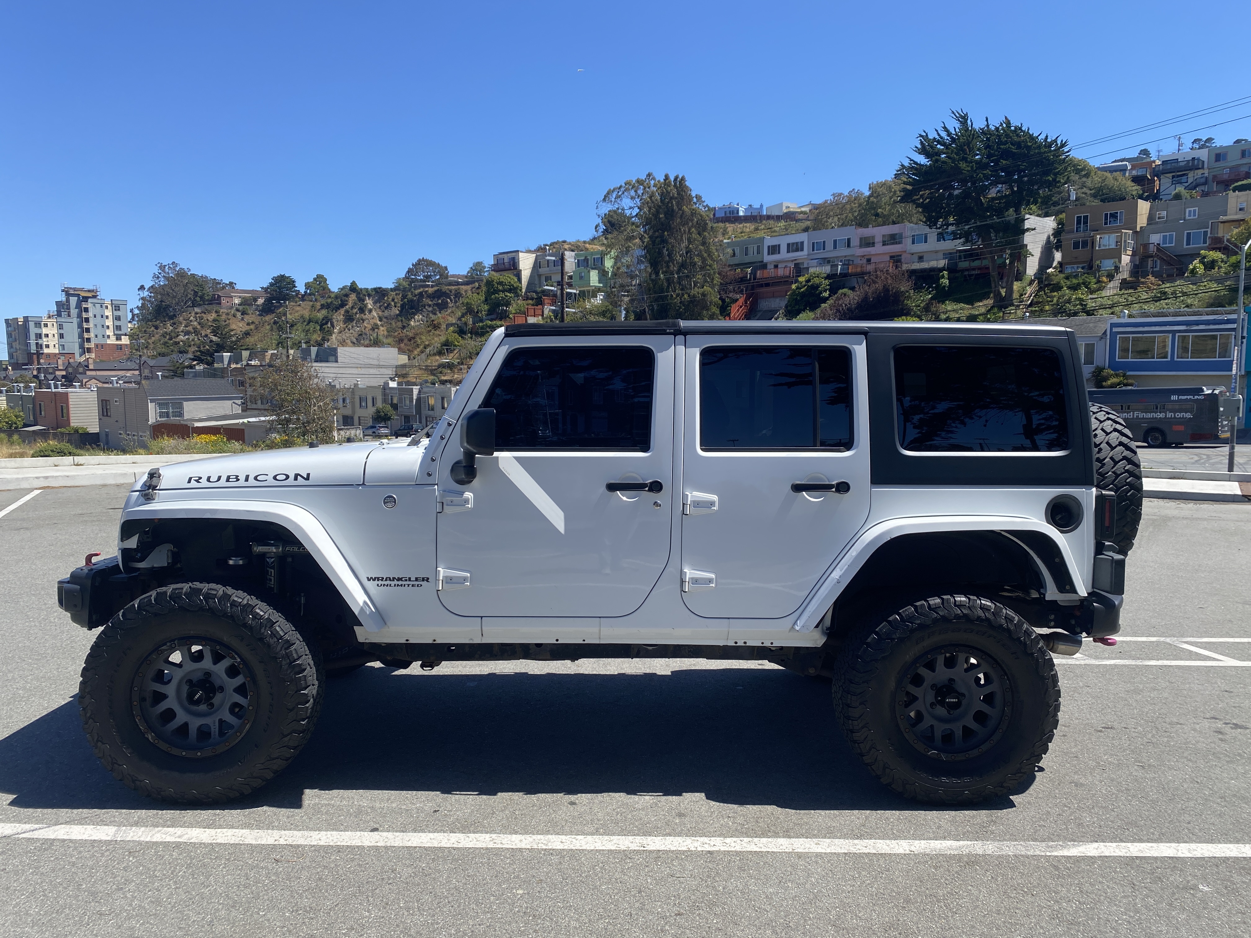 Used 2016 Jeep Wrangler Unlimited Rubicon w/ Connectivity Group AWD/4WD image 8