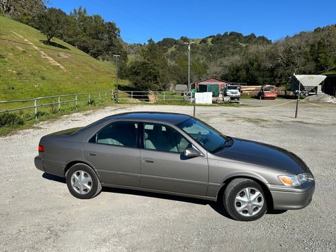 Used 2001 Toyota Camry CE image 4