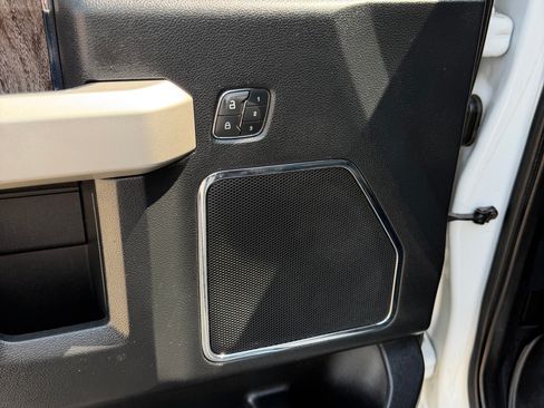 Used 2019 Ford F250 Lariat w/ Lariat Value Package AWD/4WD image 16