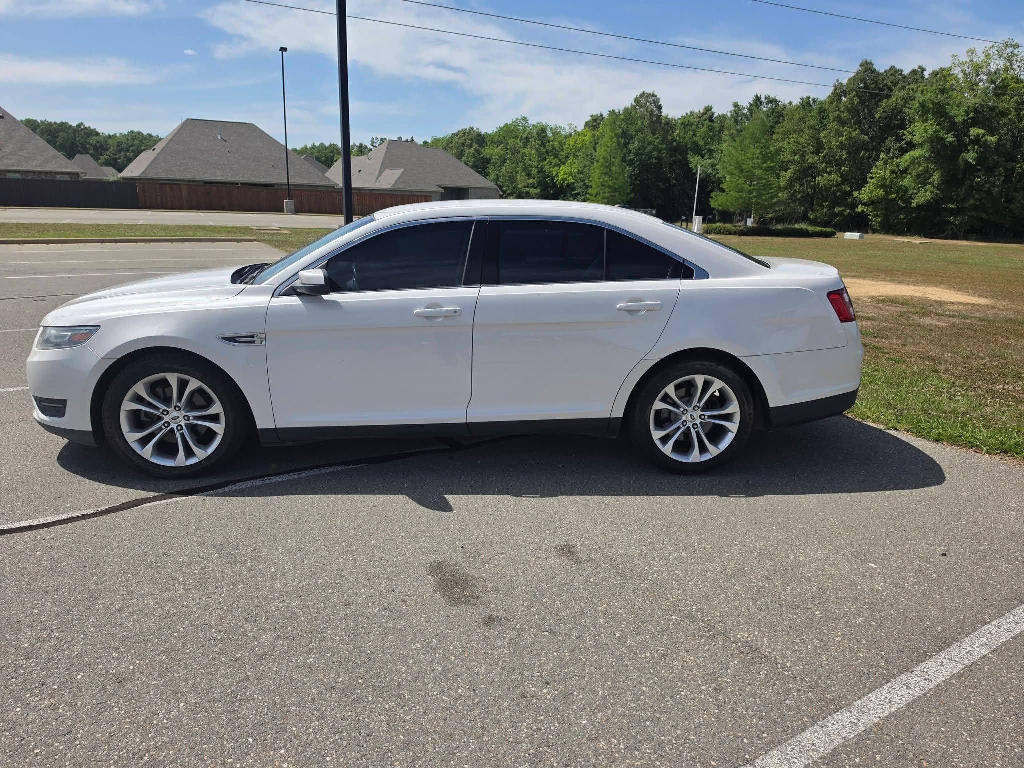 Used 2013 Ford Taurus SEL FWD image 6