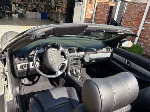 Used 2005 Ford Thunderbird Deluxe image 5