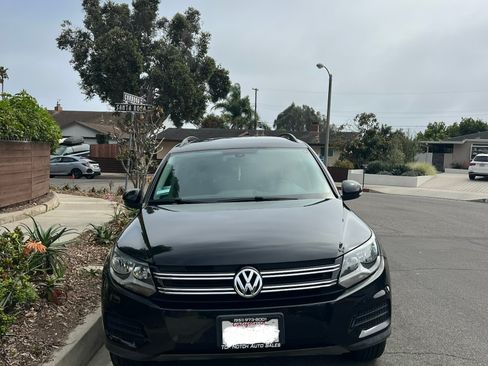Used 2016 Volkswagen Tiguan S image 2
