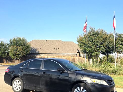 Used 2010 Toyota Camry LE FWD image 6