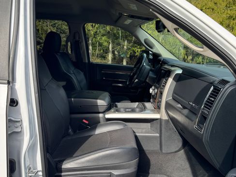 Used 2016 RAM 1500 Laramie w/ Convenience Group image 6