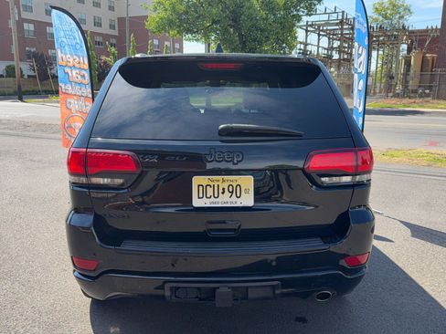 Used 2017 Jeep Grand Cherokee Altitude AWD/4WD image 8