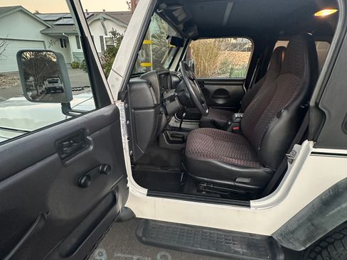Used 2000 Jeep Wrangler Sport image 8