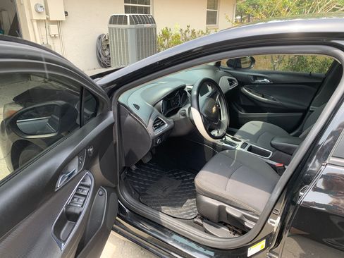 Used 2017 Chevrolet Cruze LS image 8