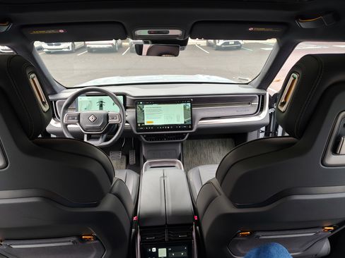 Used 2025 Rivian R1T Adventure image 13