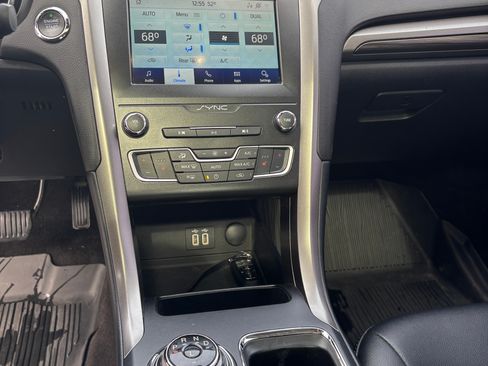 Used 2020 Ford Fusion SEL image 12