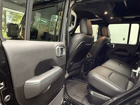 Used 2024 Jeep Wrangler High Altitude image 19