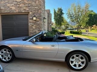 Jaguar V2 GMK Wild シルバー 未使用 オークション Titanium Jaguar XK8 Convertible with Charcoal Interior For Sale
