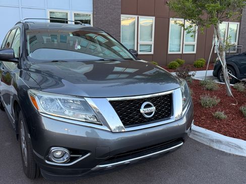 Used 2013 Nissan Pathfinder SL w/ SL Premium Pkg FWD image 1