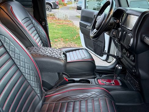 Used 2017 Jeep Wrangler Sport image 22