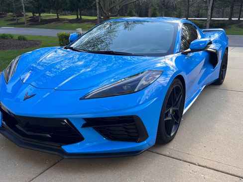 Used 2021 Chevrolet Corvette Stingray Preferred Cpe w/ Z51 Performance Package RWD image 1
