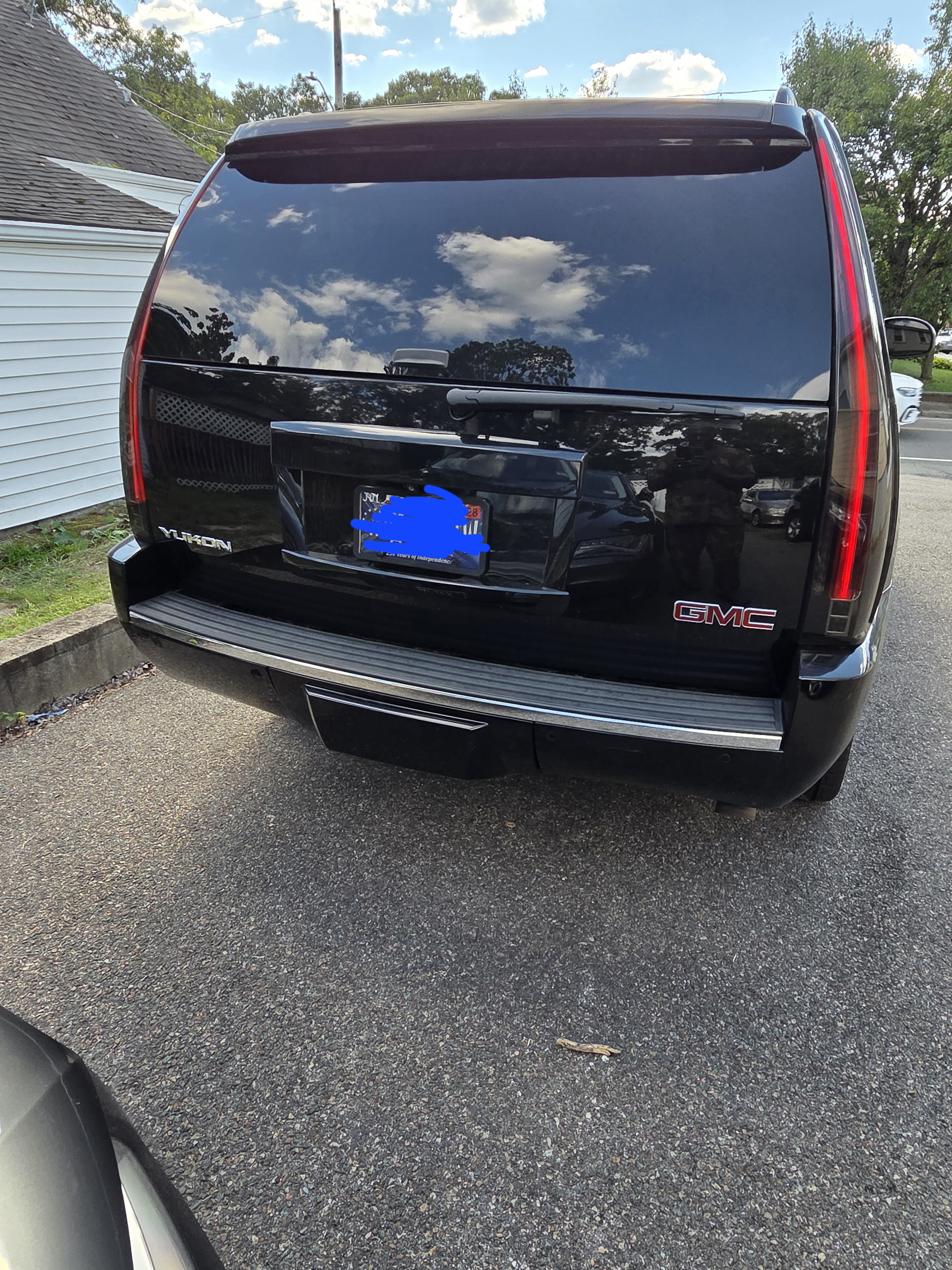 Used 2013 GMC Yukon Denali AWD/4WD image 4