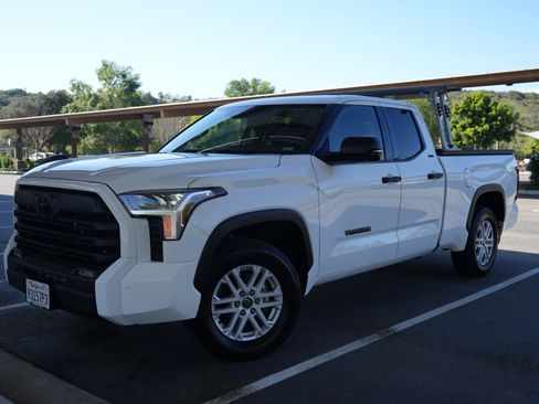 Used 2022 Toyota Tundra SR5 w/ SR5 Convenience Package image 1