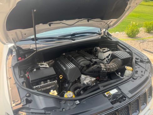 Used 2018 Jeep Grand Cherokee SRT AWD/4WD image 16