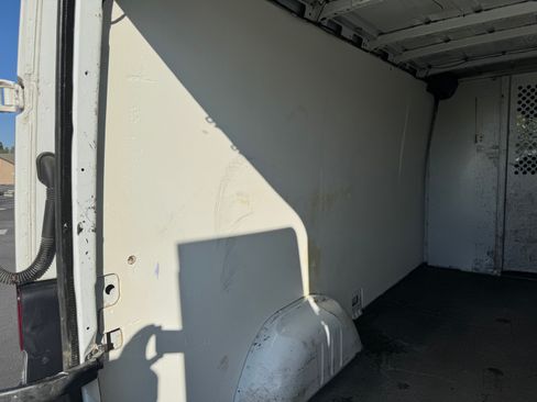 Used 2016 Mercedes-Benz Sprinter 2500 image 9