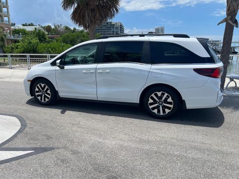 Used 2026 Honda Odyssey EX-L image 2