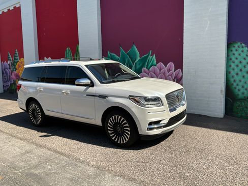 Used 2019 Lincoln Navigator Black Label w/ Cargo Package AWD/4WD image 9