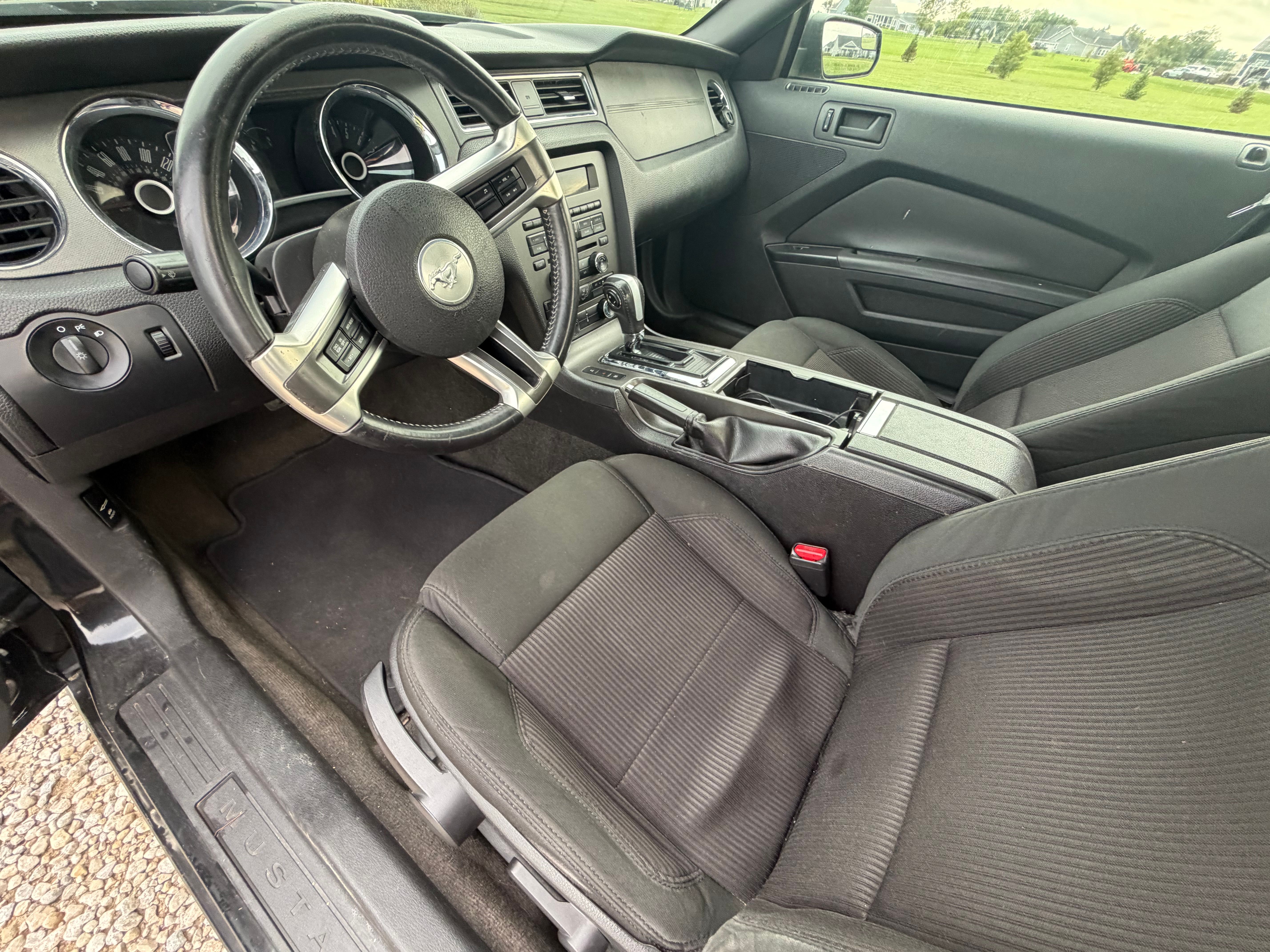 Used 2014 Ford Mustang Coupe RWD image 11