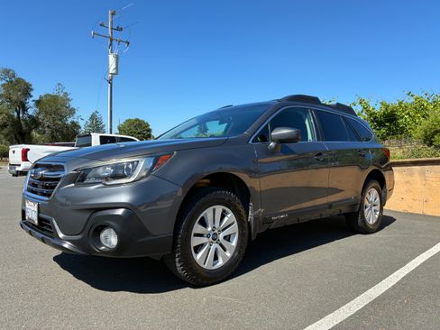 Used 2018 Subaru Outback 2.5i Premium AWD/4WD image 4