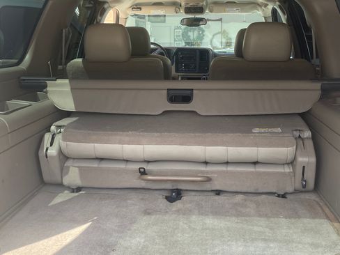 Used 2004 GMC Yukon XL SLT w/ Preferred Equipment Group RWD image 6
