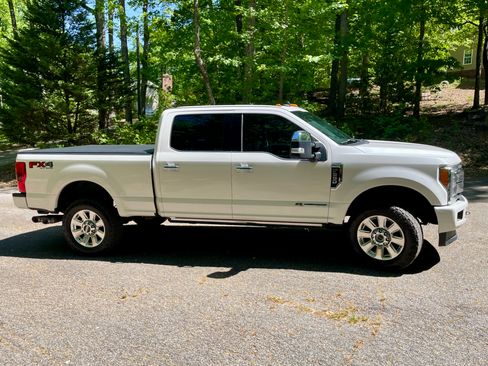 Used 2019 Ford F250 Platinum w/ Platinum Ultimate Package AWD/4WD image 6