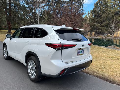 Used 2023 Toyota Highlander Limited image 10