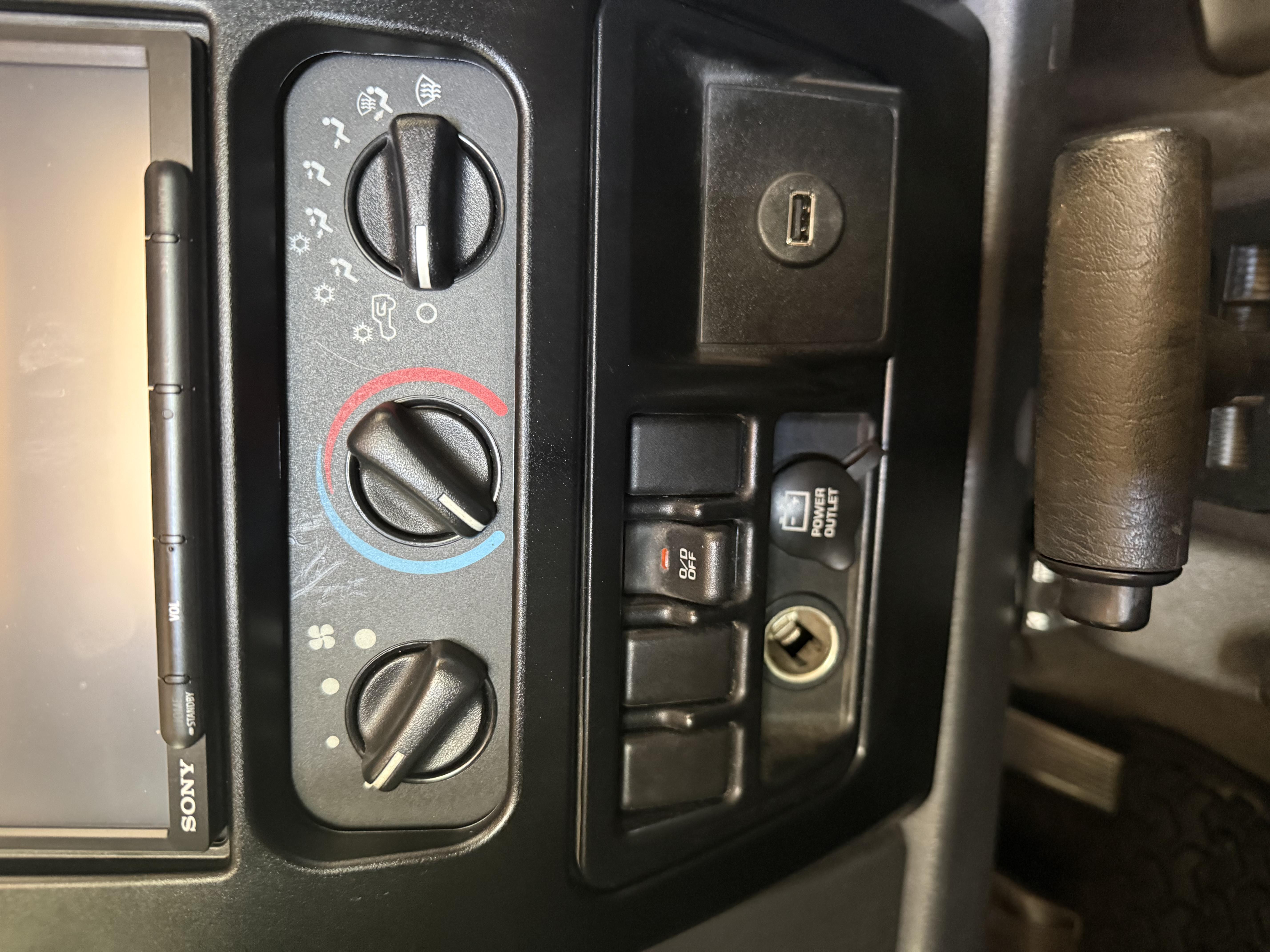 Used 2004 Jeep Wrangler SE AWD/4WD image 23