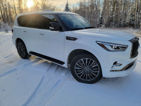 Used 2024 INFINITI QX80 Sensory image 4