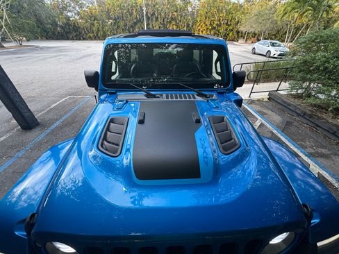 Used 2022 Jeep Wrangler Unlimited Rubicon 4xe image 2