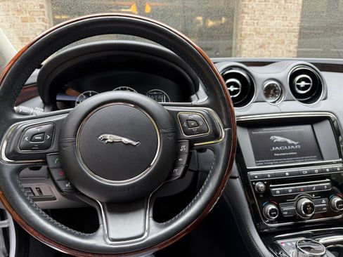 Used 2016 Jaguar XJ R-Sport image 4