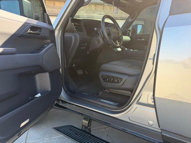 Used 2025 Lexus GX 550 w/ Accessory Package (Z1) AWD/4WD image 2