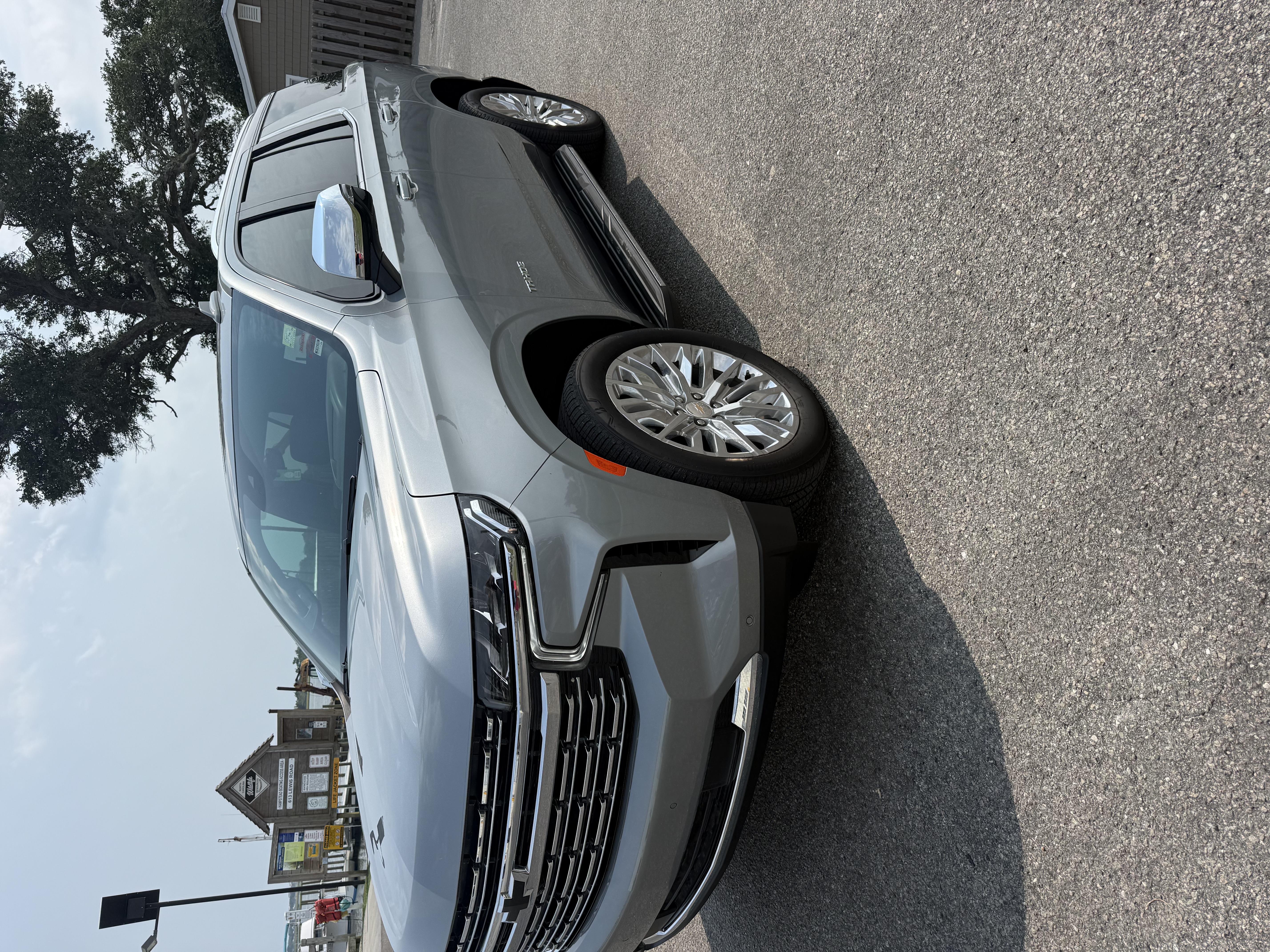 Used 2024 Chevrolet Tahoe Premier w/ Premium Package 2 AWD/4WD image 4