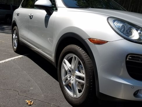 Used 2011 Porsche Cayenne S AWD/4WD image 21